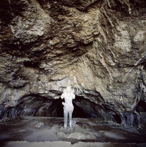 Stalagmiitista veistetty Shapur I:n (jKr. 241–70) patsas